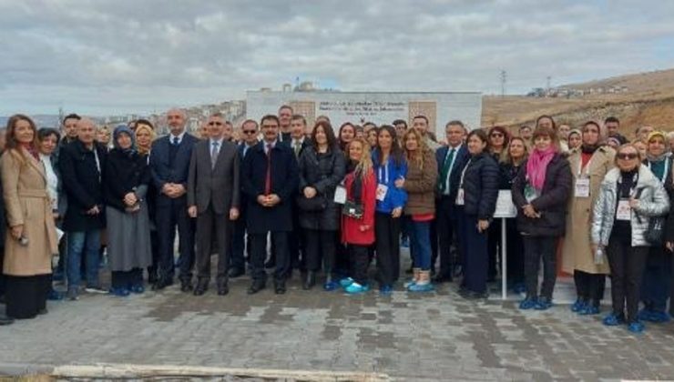 81 vilayetten öğretmenler, Şehit Öğretmenler Abidesi’ni ziyaret etti