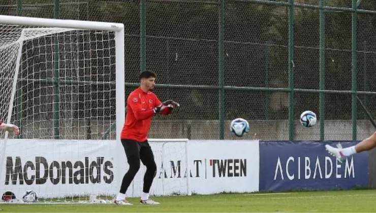 Altay Bayındır, Manchester United’da beğeni topladı