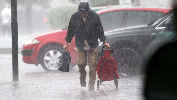 İstanbul Valisi Gül: Şiddetli yağış ve fırtına akşam saat 22.00’ye kadar devam edecek