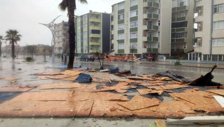 Sakarya’da şiddetli fırtına ve yağış Karasu ilçesini vurdu