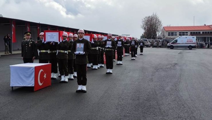 Bu acıya yürek dayanmaz… Pençe-Kilit şehitleri, Şırnak’taki törenin ardından memleketlerine uğurlandı