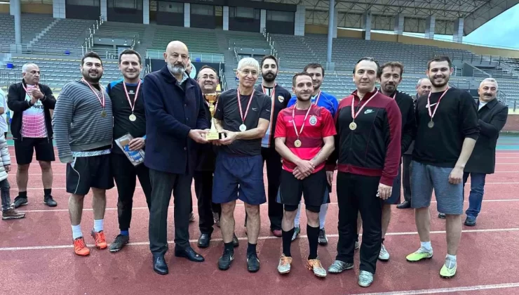 ESTÜ İşçi Futbol Turnuvası’nda Rektörlük Grubu Şampiyon