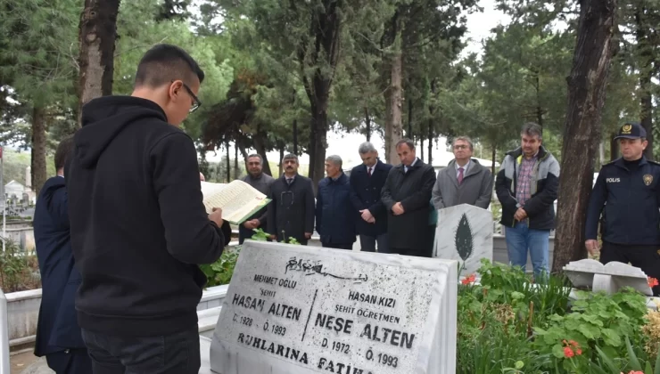 Şehit öğretmen Sevinç Alten ve babası mezarları başında anıldı