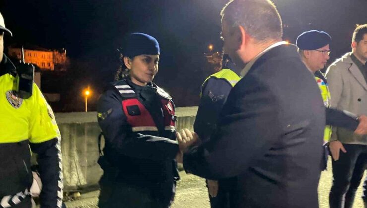 Zonguldak Valisi Osman Hacıbektaşoğlu, Yeni Yıl Gecesi Şoförlere İkramda Bulundu