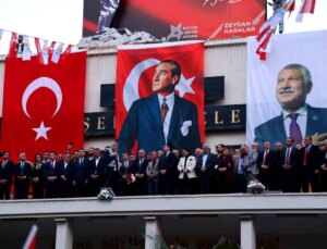 Adana Büyükşehir Belediye Lideri Zeydan Karalar, yine aday olduğunu açıkladı