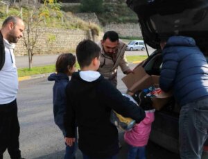 Depremzede Vatandaşlara Gönderilen Yardımların İçinden Çıkan Notlar Duygulandırıyor