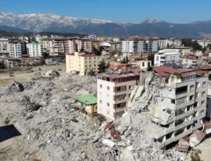Gaziantep’teki zelzelede yıkılan apartman davasında eski belediye lideri tahliye edildi