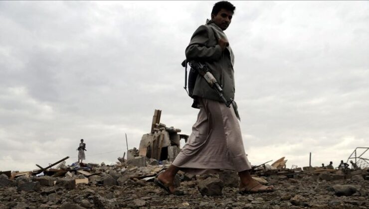 Husiler duyurdu: ABD ve İngiltere Yemen’deki Hudeyde kentine saldırdı