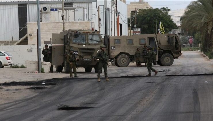 İsrail ordusu Gazze Şeridi’nin çeşitli bölgelerine hava saldırıları düzenledi.