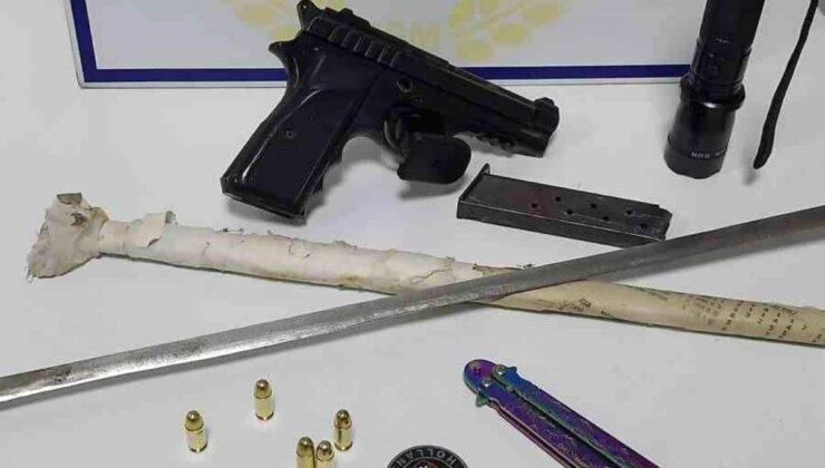 İzmir’de bir berberde uyuşturucu ve silah bulundu