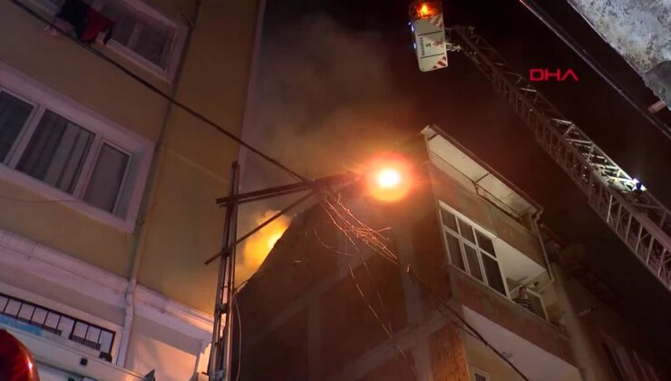 Kağıthane’de 7 katlı binanın çatısında çıkan yangın bitişiğindeki 2 binaya sıçradı