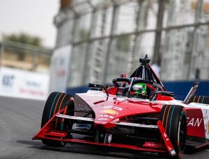 Nissan Formula E Takımı, Elektrikli Yarışlarda Yükseliyor: Diriyah’da Büyük Başarı.