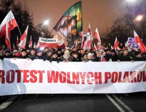Polonya’da Hukuk ve Adalet Partisi destekçileri tutuklamaları ve idare değişikliğini protesto etti