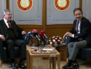 Selçuk Özdağ: Türkiye’de özgür medya her geçen gün kısıtlanıyor