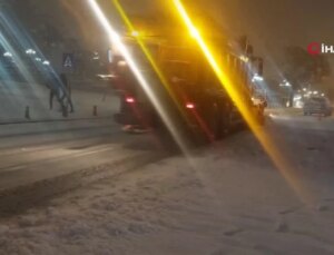 Tekirdağ’da ağır kar yağışı gece yarısına kadar sürdü