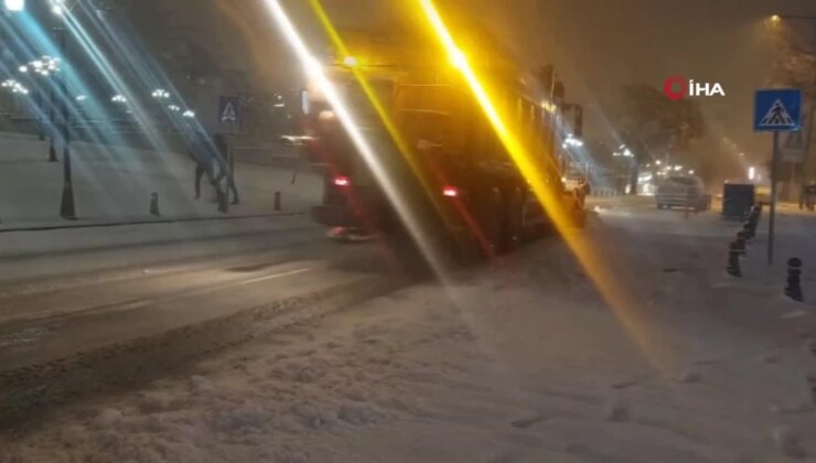 Tekirdağ’da ağır kar yağışı gece yarısına kadar sürdü