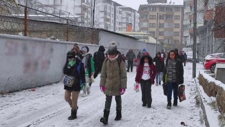 Van’da kar yağışı nedeniyle eğitime 1 gün orta verildi
