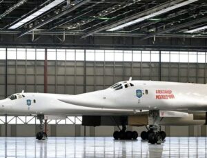 Putin, nükleer başlıkları taşıyabilen Sovyet uçağını test etti