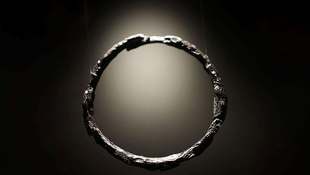 2 bin 700 yillik mezarda dunya disi metal kesfedildi T4XjMQ6Y