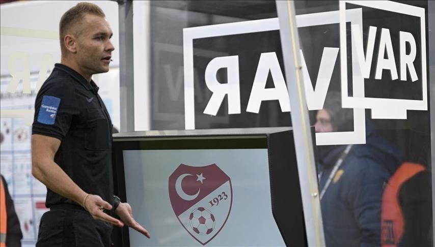 alen borosak kimdir derbinin var hakemi alen borosak kac yasinda hangi maclari yonetti