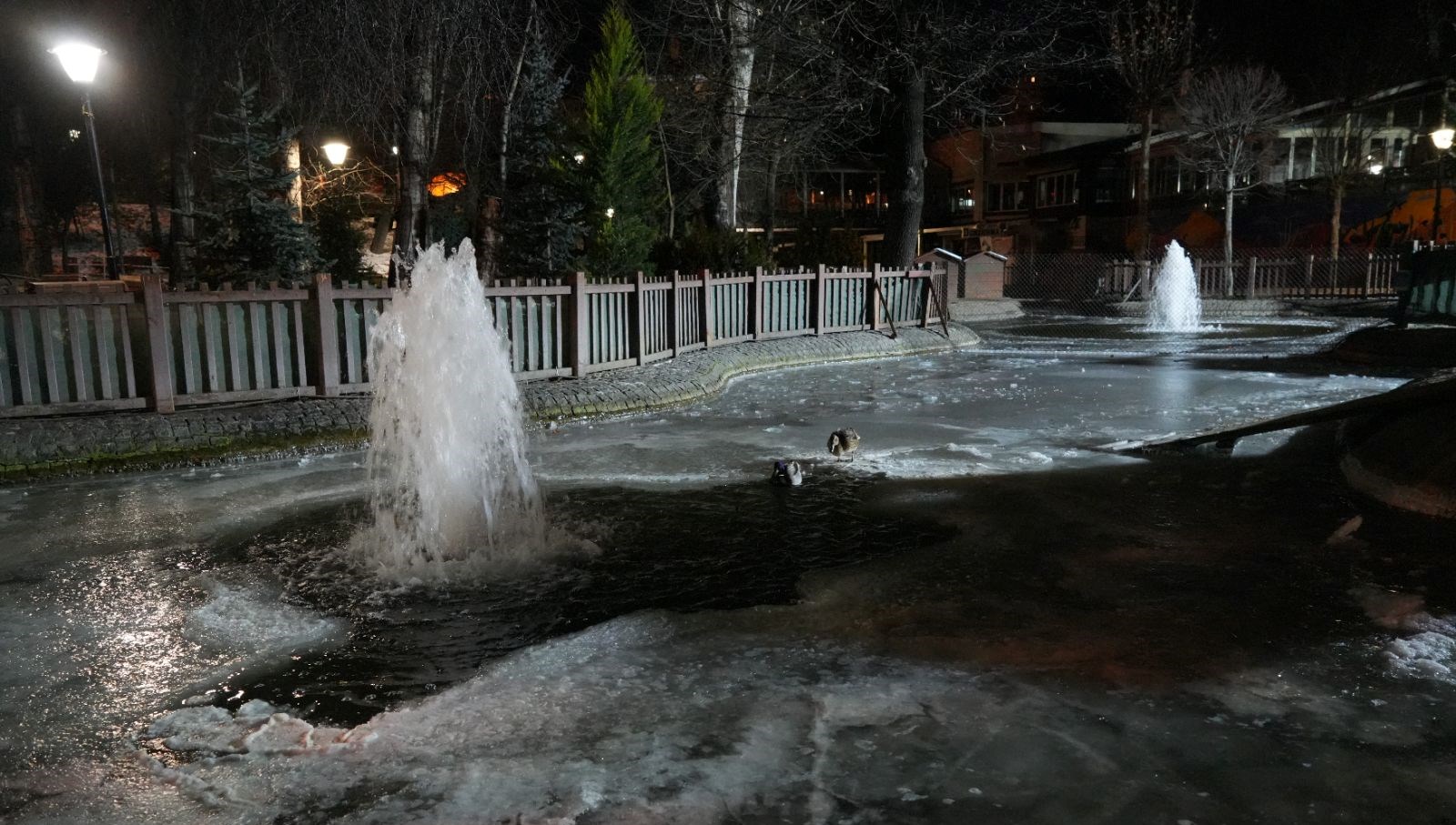 ankarada eksi 10 derecede kugulu parkin havuzu dondu IwtIZmNs