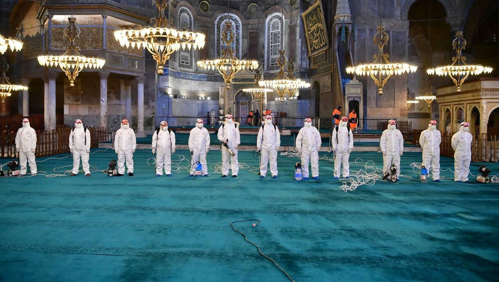 Ayasofya'ya Gül Kokulu Hürmet 71 ayasofya mescidi gul suyu yikandi rkvKshYK