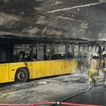 basaksehirde seyir halindeki iett otobusu yandi UxvXHrE3