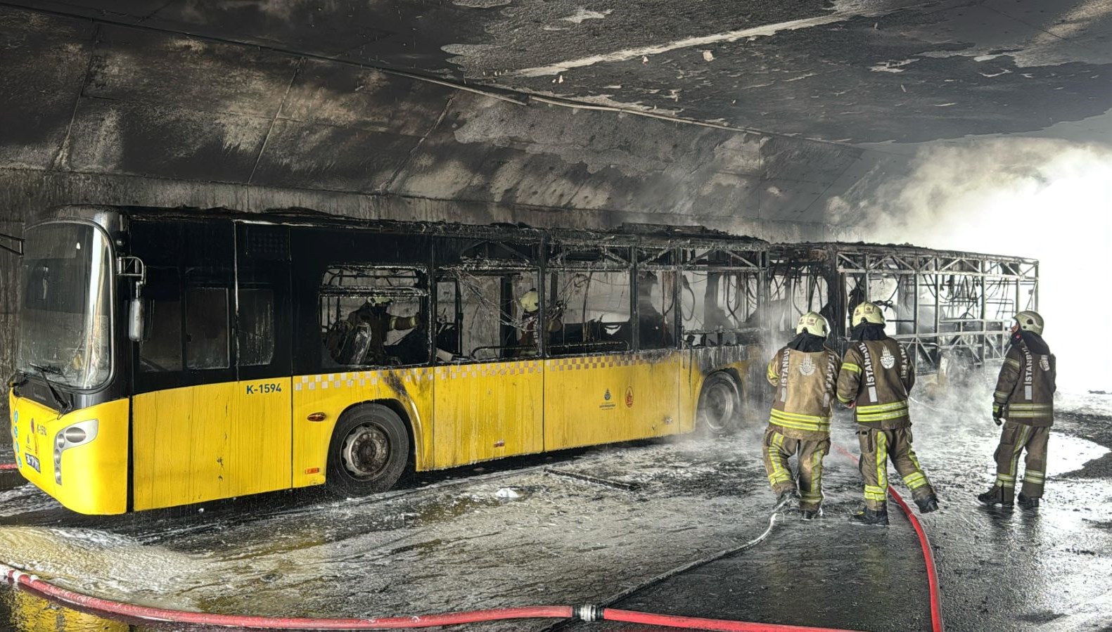 Başakşehir'de İETT Otobüsünden Alevler Yükseldi 71 basaksehirde seyir halindeki iett otobusu yandi