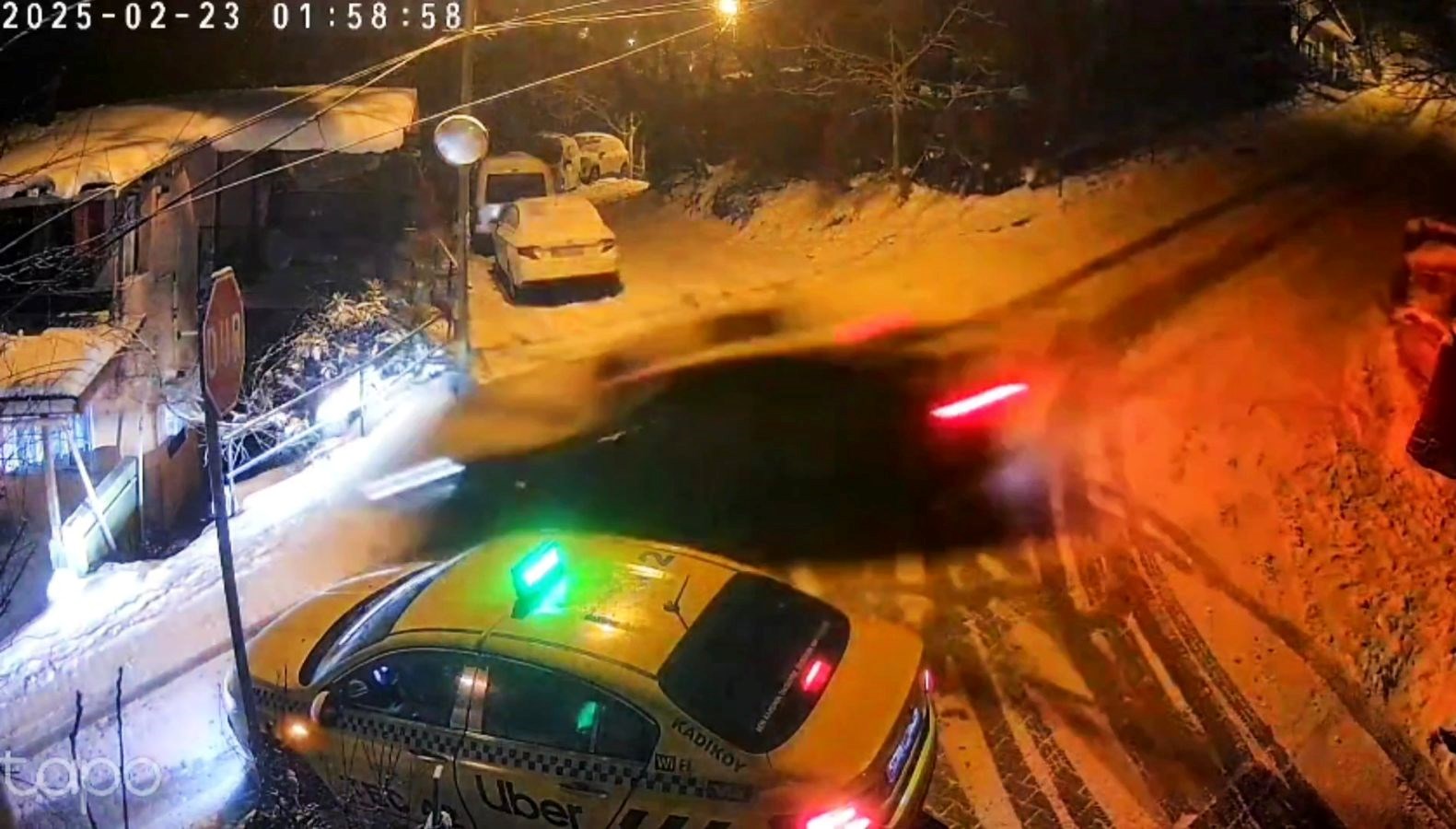 beykozda buzda kayan araba 2 meskene carpti CgX7C8Sz