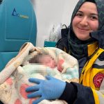 dunyaya gozlerini ambulansta acti daha evvel bu turlu bir olayla karsilasmamistik TVahwfWU