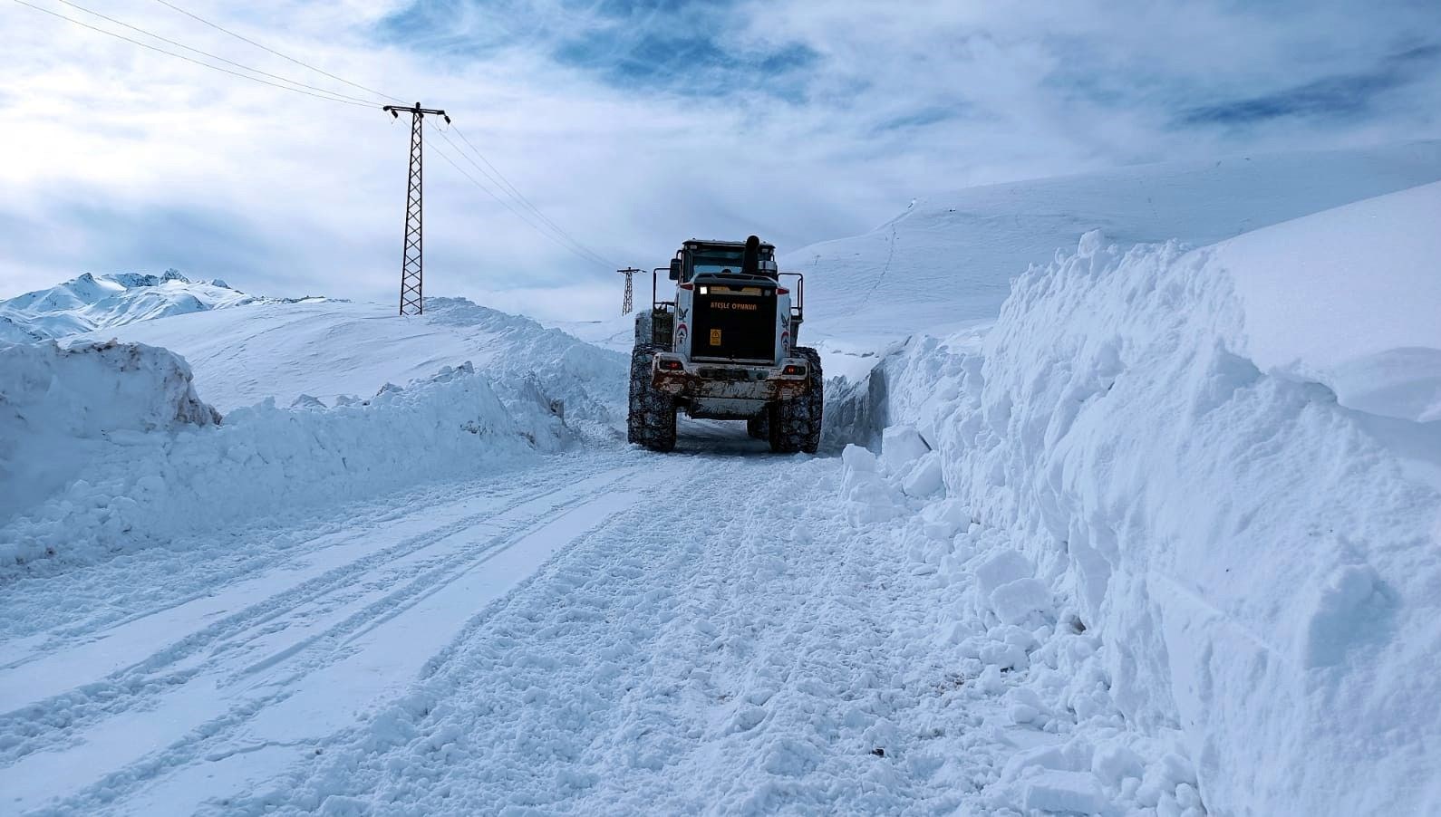 hakkaride cig uyarisi 2 yerlesim yeri tehlikede 15kAmcBs