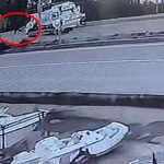 havlayan kopekten kacan gence cop kamyonu carpti 8XkiDUPH