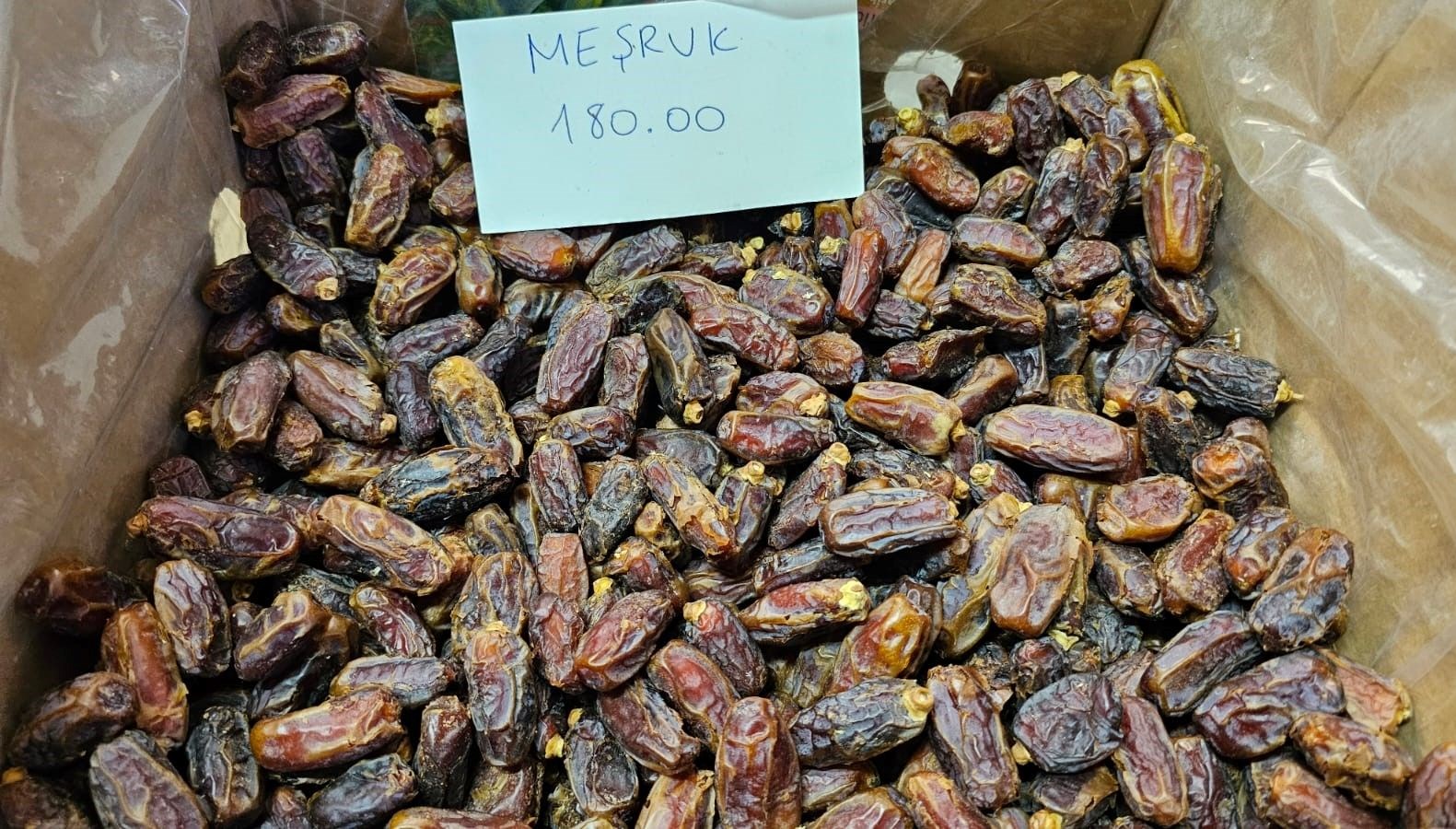 iftar ve sahurun olmazsa olmazi hurma satislarinda yogunluk sOHUWNAN