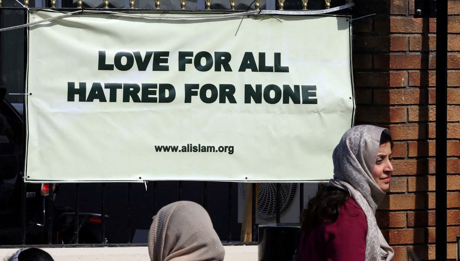 islamofobi yukseliyor mescitlere saldirana para veriliyor UnEb4auf