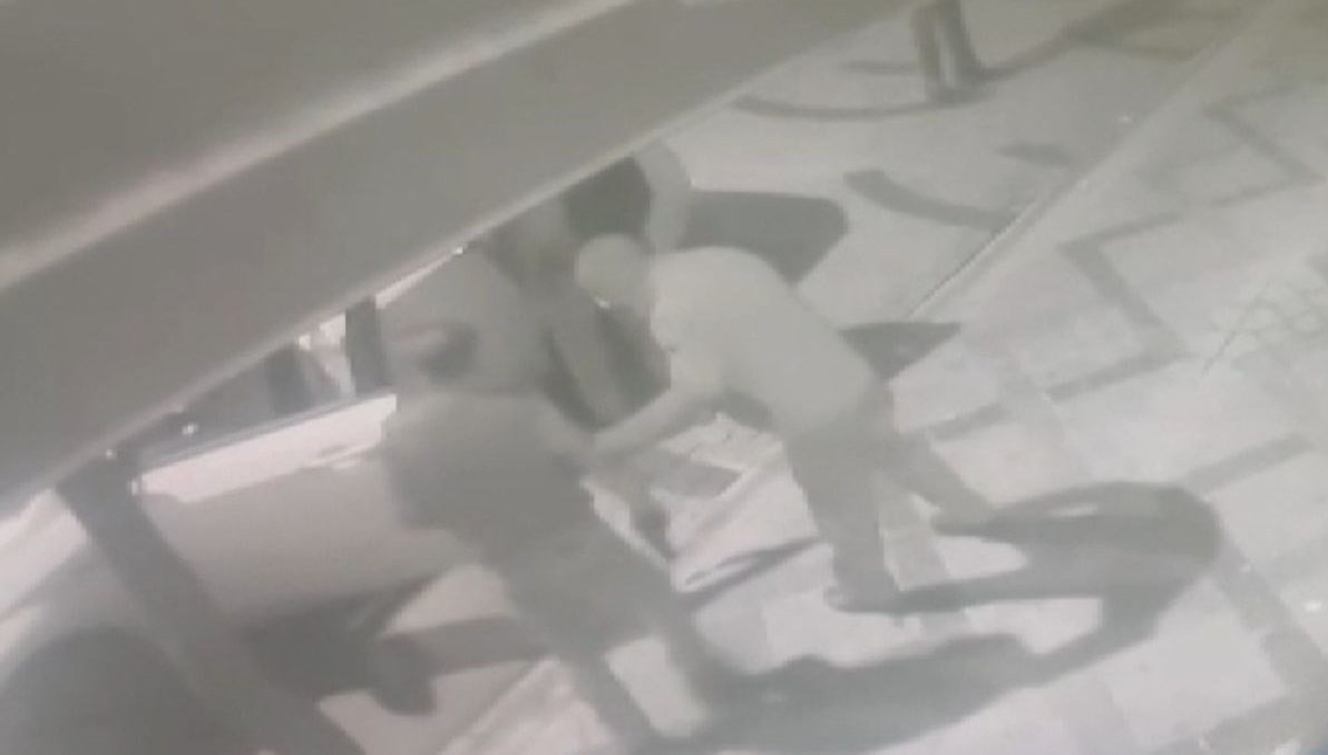 İstanbul'da Restoran Baskını: Silahlar Konuştu 71 istanbulda restorana silahli atak NiI9zKEz