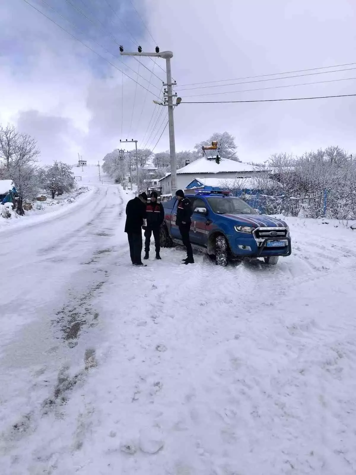 jandarma epilepsi hastasi cocuga ilac getirdi c1OsE69I