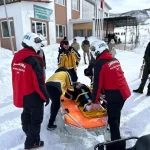 kayak merkezinde yaralanan bayani jak kurtardi OkiwIh9K
