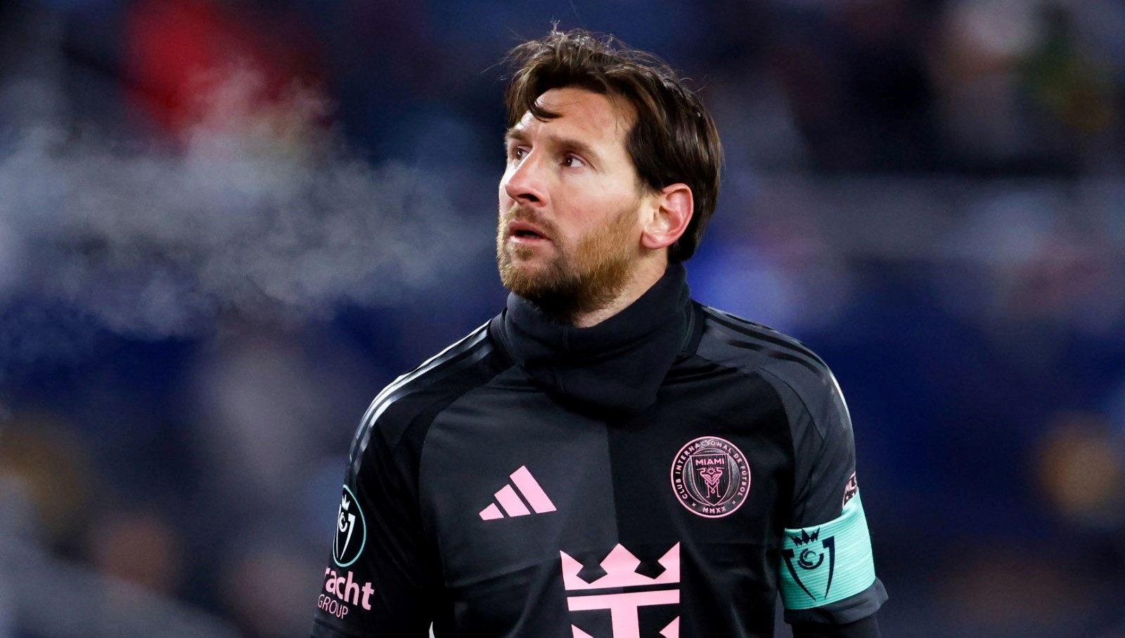 lionel messi ve luis suareze mlsten ense tutma cezasi L7icci6R