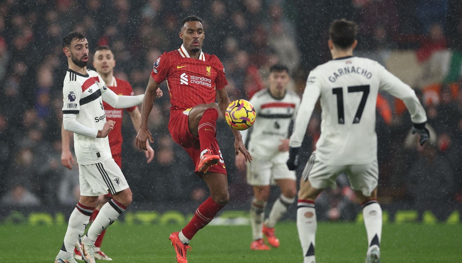 Manchester United'dan İşçi Kantinine Kemer Sıkma Darbesi 71 manchester united tasarruftedbirleri isci kantinini kapatiliyor JMWeTwB6