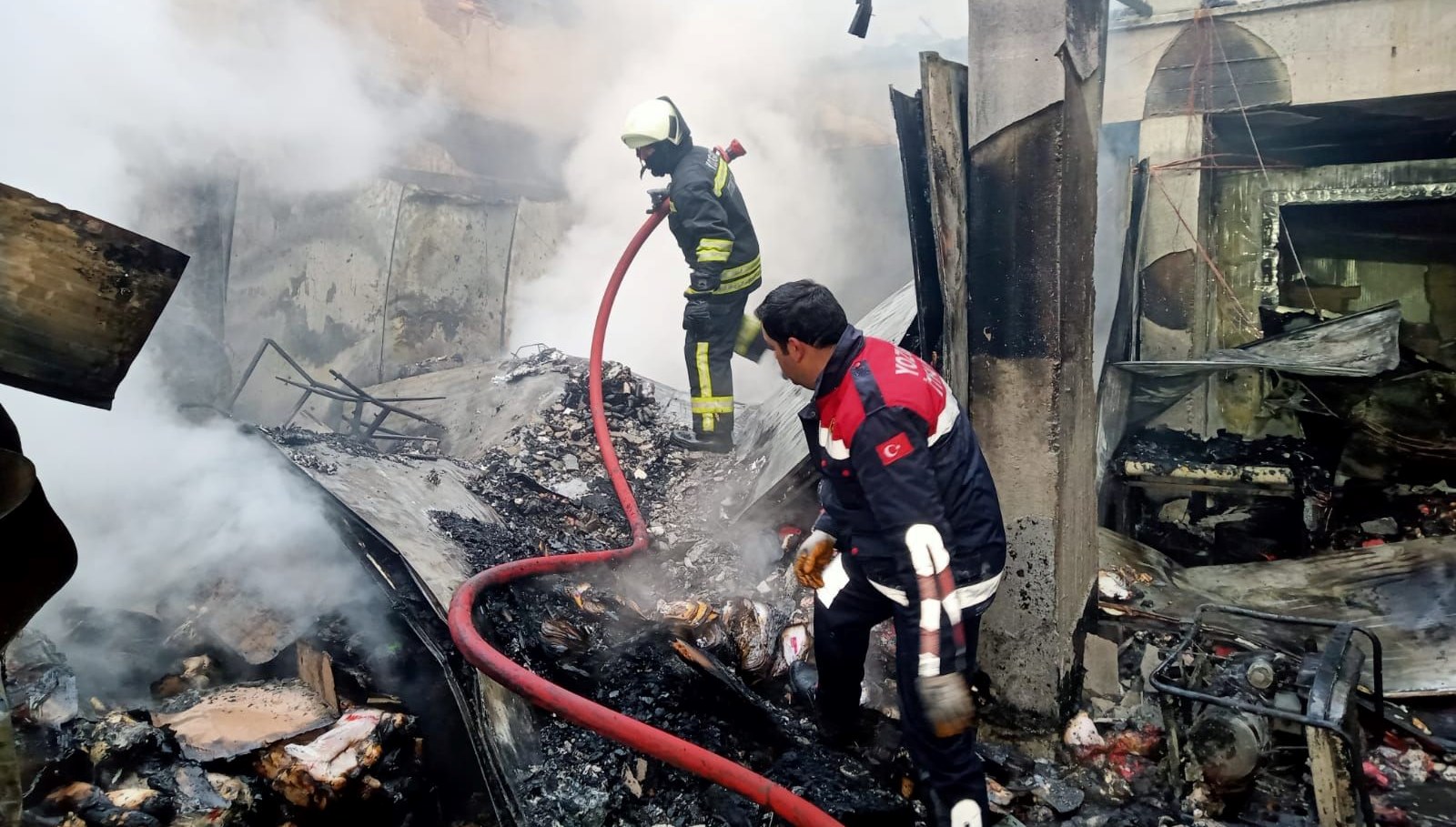 tavuk deposunda yangin bN89J8ma