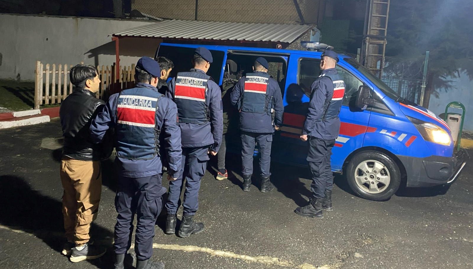 vanda 8 sistemsiz gocmen yakalandi A6vjYNiO