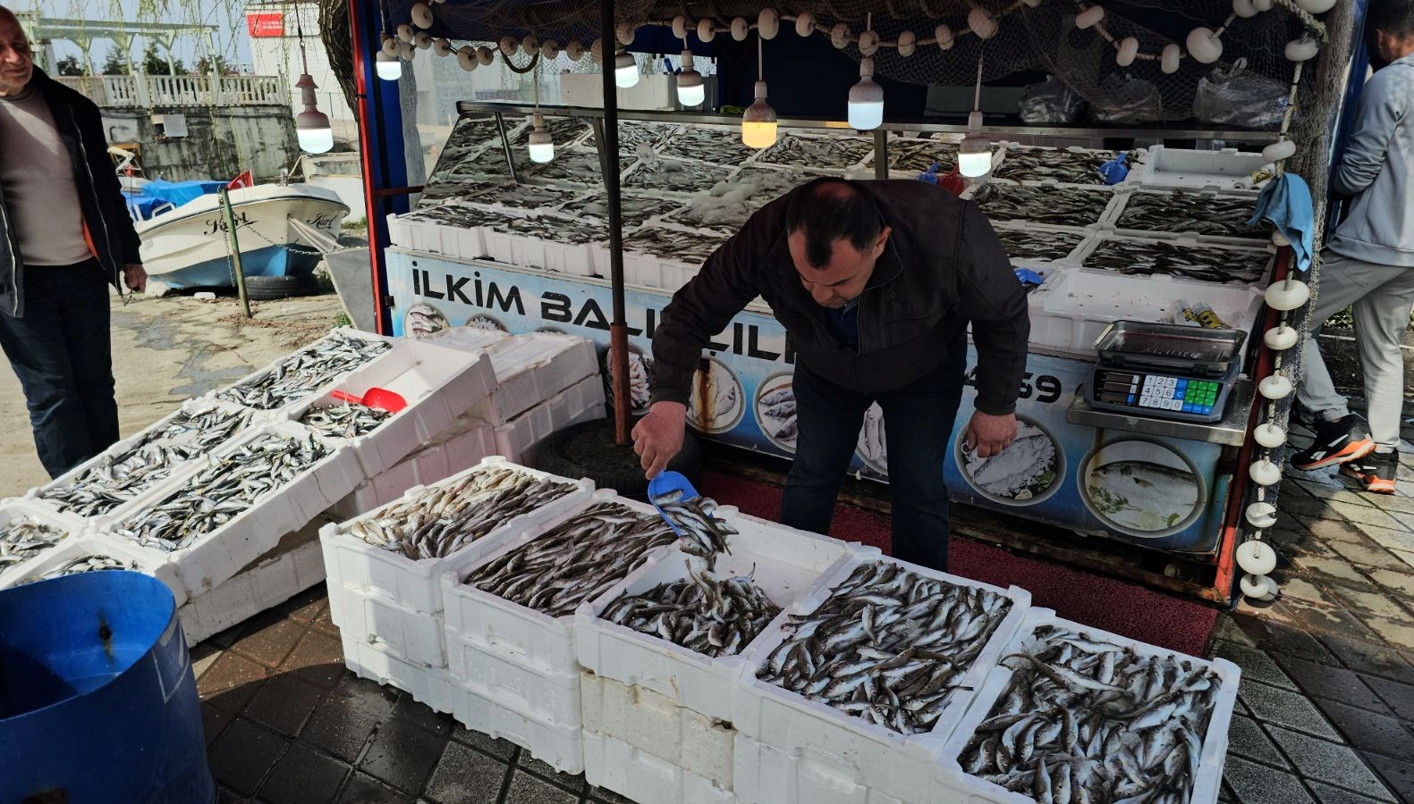 10 ton balikla dondu kilosunu 50 liradan satisa cikardi gelirini gereksinim sahiplerine dagitacak l9SbRRkk
