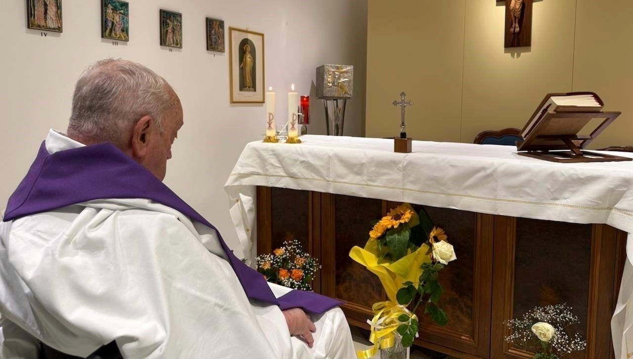 14 Şubat'tan Beri Hastanedeki Papa Francis: Perde Arkasındaki Görüntü 71 14 subattan beri hastanede tedavi goruyor papa francisten ilkfotograf am49JQgQ