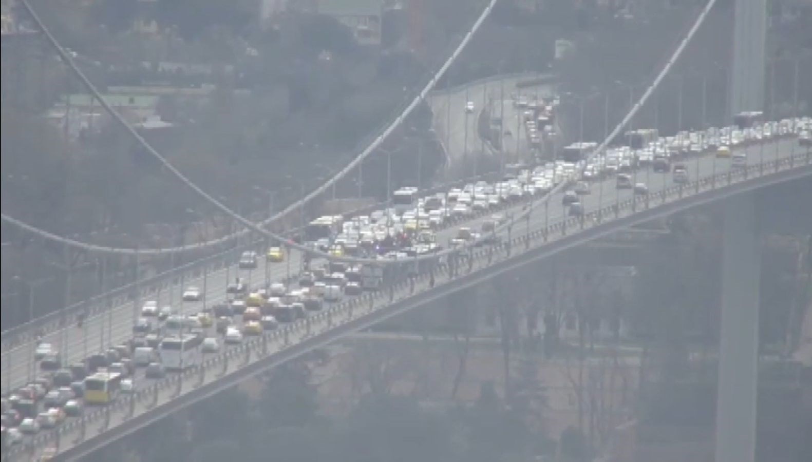 15 Temmuz Köprüsü'nde Zaman Durdu: Bir Kaza, Bir Anlam Arayışı 71 15 temmuz sehitler koprusu uzerinde kaza QjYc2QId