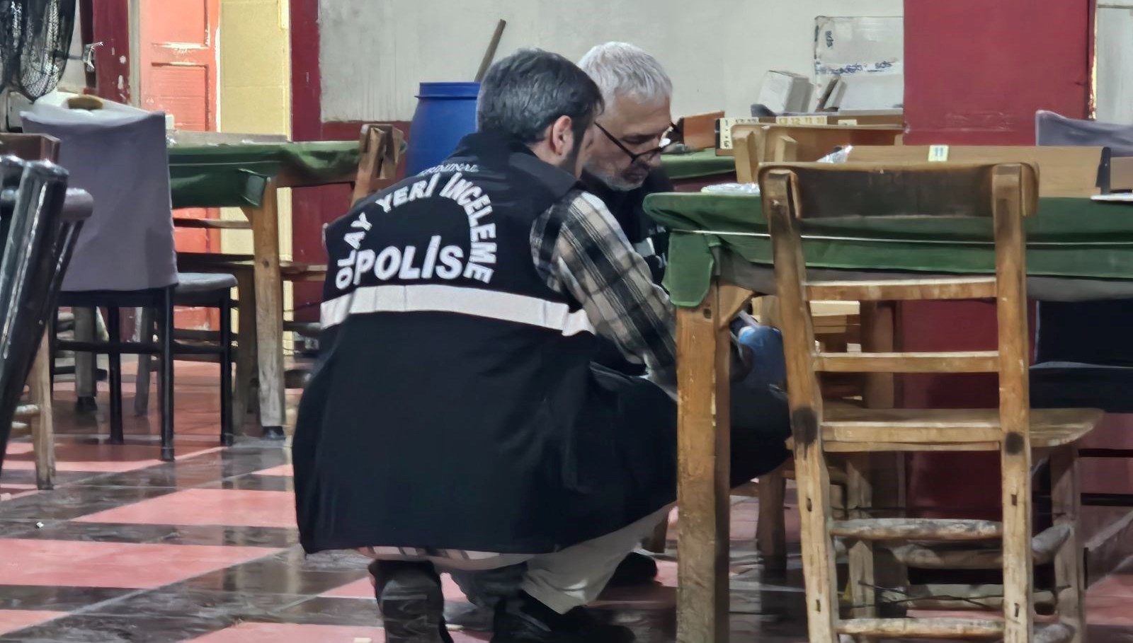 17 yasindaki saldirgan kahvehaneyi basti iki kisi oldu HgWXDDNY