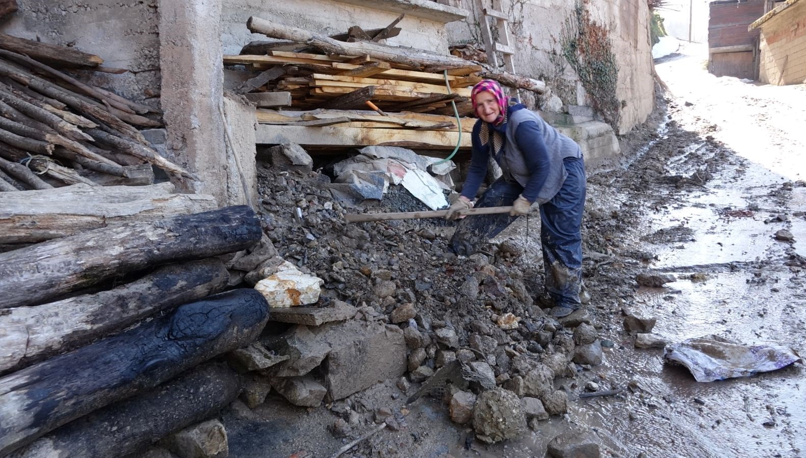 18 konut tahliye edildi iftar saatinde yasadiklarini kiyamete benzettiler 2ytGYaHp