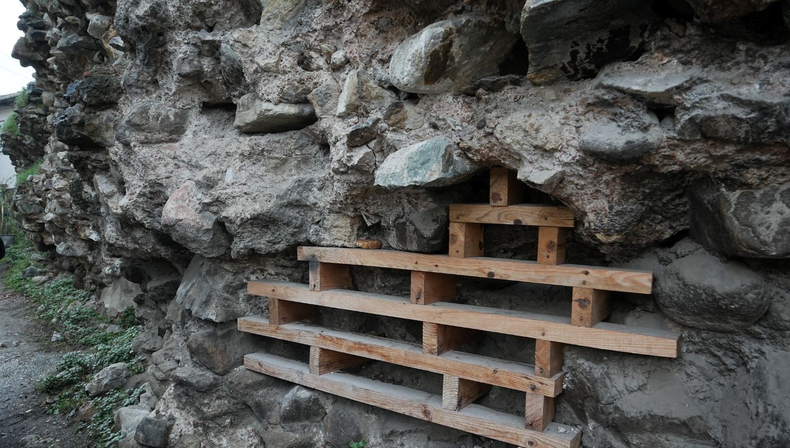 2 bin yillik tarihi surlarin uzerine canak anten diktiler zTzGUtq1