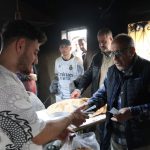 2 cesit ekmek icin 7 kilometre yol kat ediyorlar saat 1500de yogunluk basliyor O37jfwkc