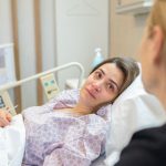 2 cocuk annesi bayan bu belirtileri umursamadi 4 evre bagirsak kanseri oldugunu ogrendi KKEIV87X