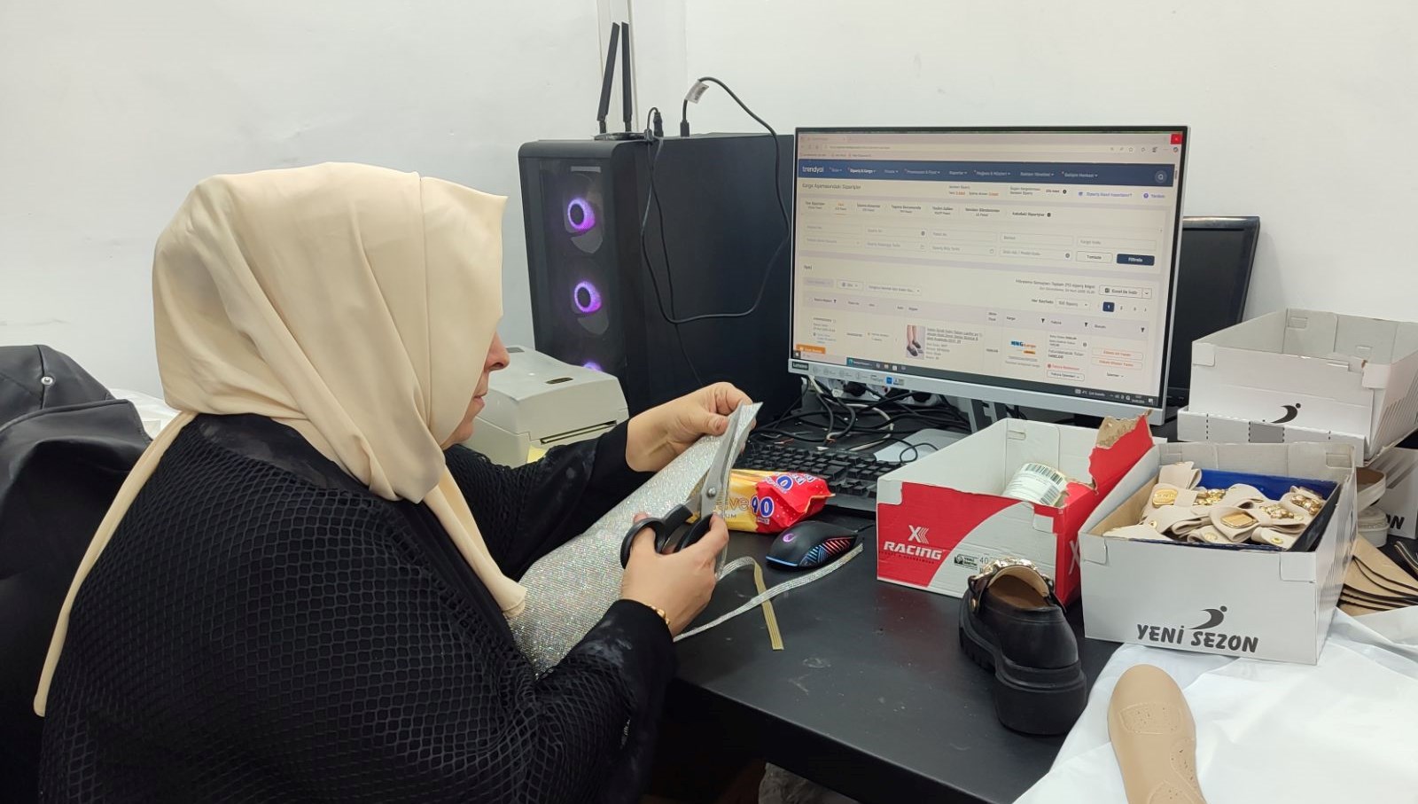 2 cocuk annesi kadin12 yil evvel esine dayanak maksatli basladi artik kendi isinin isvereni tvQwwvJ5